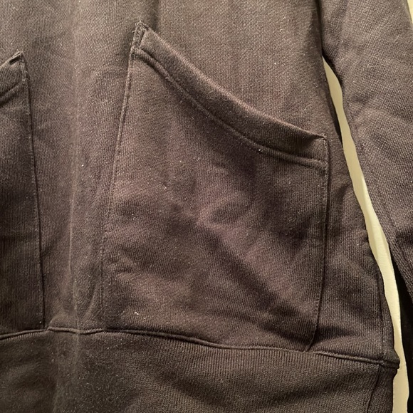 Uniqlo Hoodie with Oversized Pockets and Zippered Hood - Picture 3 of 6